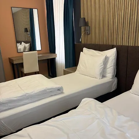 Nani Hotel 2*